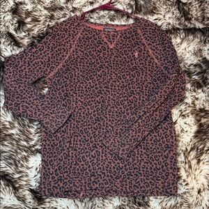 Chic Leopard Print Long Sleeve Top